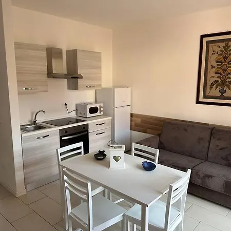 Appartement Casa “elicriso”a Pochi Passi Dal Mare Con Piscina Badesi